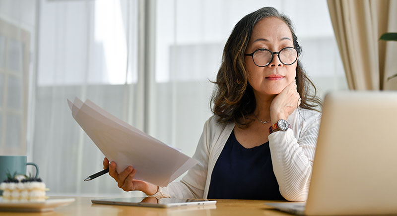 Woman taking a vision test online